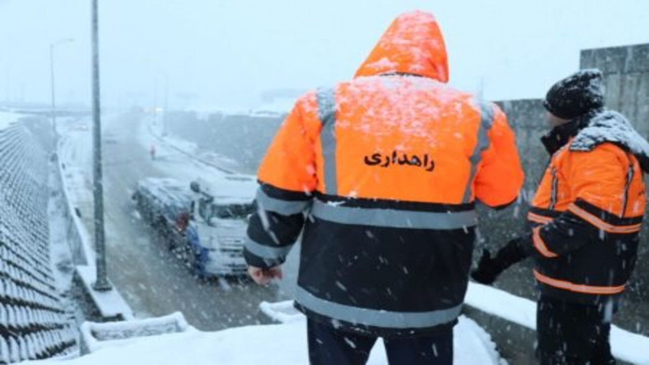 امداد رسانی به ۳۰۰ خودرو و مسافر گرفتار کولاک در کردستان