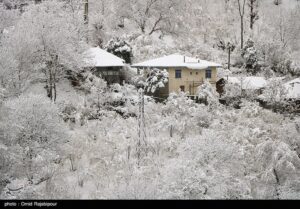 محاصره ۶۰ روستای لرستان در ‌برف/امداد هوایی برای ارسال آذوقه